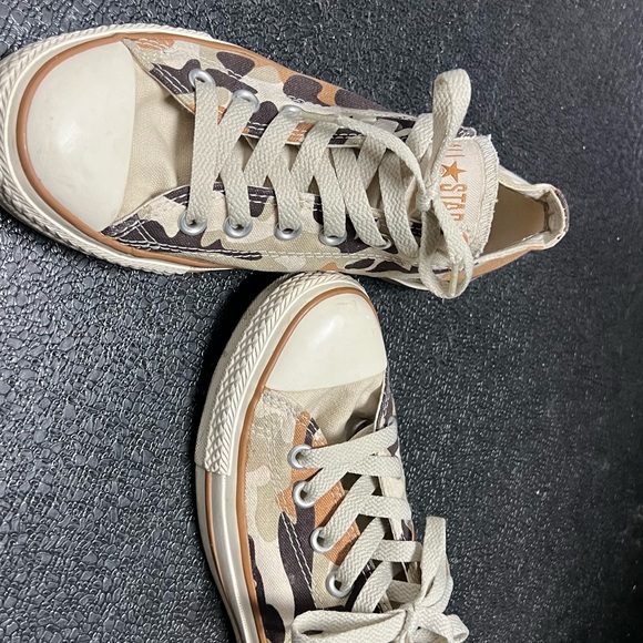Converse size men 6 women 8 - Picture 2 of 5